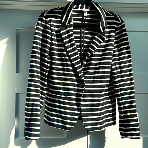 A New Day black and white striped jersey blazer. Size medium. - Picture 1 of 7